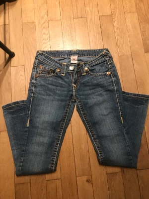 True religion jeans  - Dem är i jätte bra skick men dem är skinny jeans och lowwaist. Säljer då dem är för små för mig