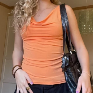 Orange topp  - Orange topp! Mycket bra skick!🧡🤩