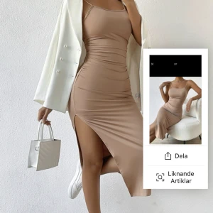 Klänning - Beige klänning i stl M från Shein. Jättefin men för lång för mig som är kort:( Köpt för 159kr men säljer för 60kr! Aldrig använd:)