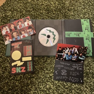 Album- Stray Kids - (TRYCK INTE PÅ KÖP NU) Christmas EveL album av kpop gruppen Stray Kids☃️ köparen står för frakten, kontakta mig om du vill köpa💌