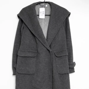 Kappa - Aldrig använd kappa som är vintage, inga defekter, har super stor luva och perfekt nu till hösten!!