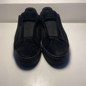 Arigato 360 - Tja! Säljer mina Arigato skor skicket är 8/10 men på så ser dom nästan nya ut.