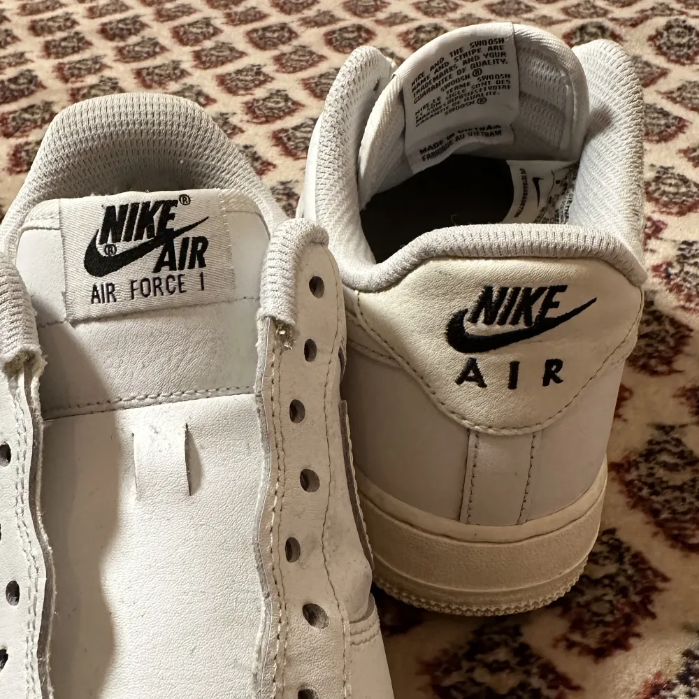 Air force 1 gjorda i Nike ID, säljs utan skosnören . Skor.