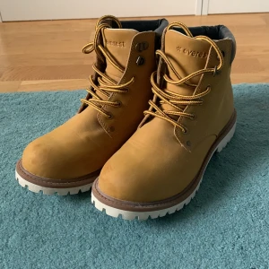 Trendiga boots - Tjena! Säljer min lika Timberlands pga min storlek