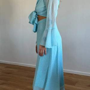 Adoore Riviera klänning i en vacker turkos färg som inte säljs längre 🩵Endast använd vid ett tillfälle, i perfekt skick. Nypris 1495 kr 🩵