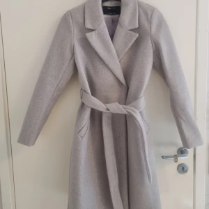 Coat / kappa sinsay - Coat from sinsay. Brand new and clean. Perfect for autumn/winter.   Kappa från sinsay. Oanvänd, ren och defektfri. Varm och passande för hösten/vintern. 