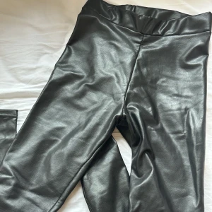 skinnbyxor - i jättebraskick, skulle kog funka på S också 