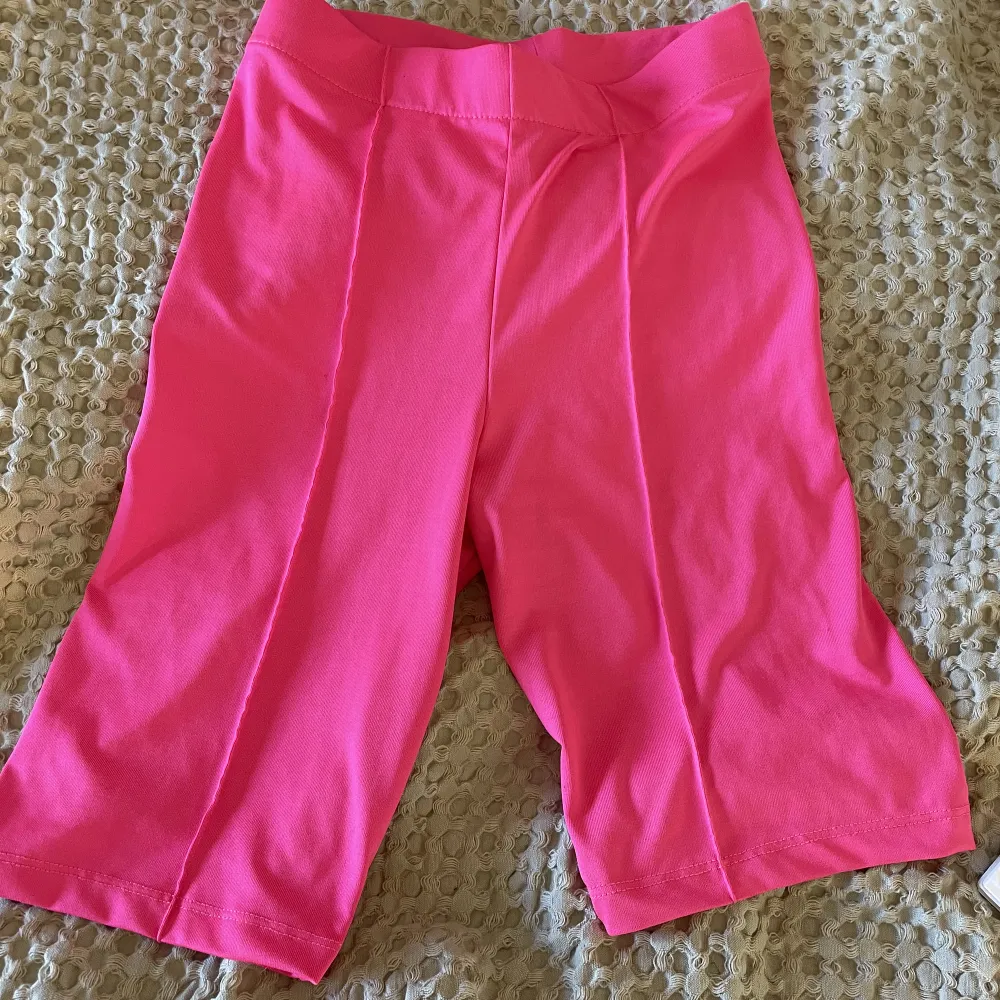 Neon rosa cykel byxor strl XS. Shorts.