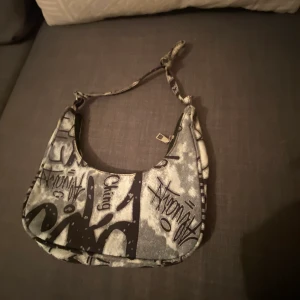 Väska graffiti  - Bra skick!