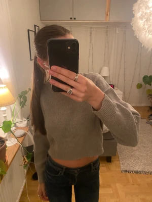 Stickad tröja  - Fin tröja som jag tyvärr inte använder, från hm. Använd 2 gånger. 