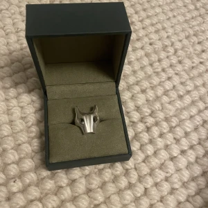 Maria Nilsdotter  - Säljer min så coola ”Bravery Ring” från Maria Nilsdotter ❤️‍🔥❤️‍🔥❤️‍🔥