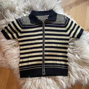 Söt kofta😌❤️ - Så fin 2000 vibe kofta med två dragkedjor