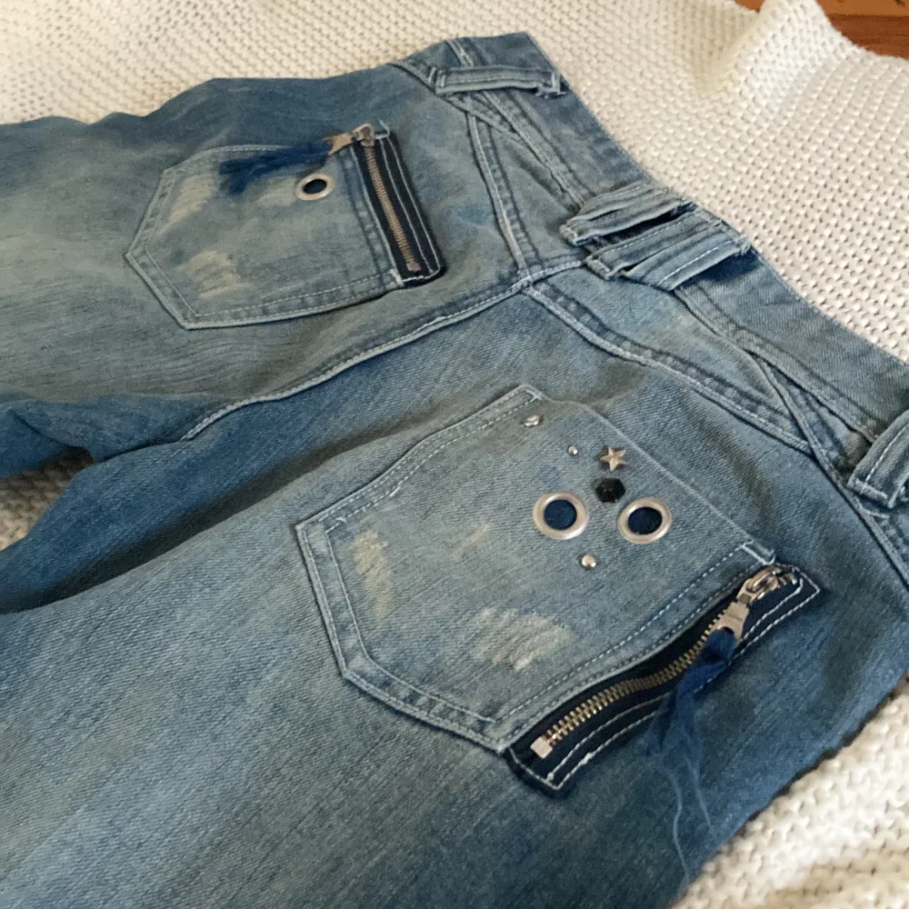 Det här är ett par lowwaisted y2k jeans  . Jeans & Byxor.