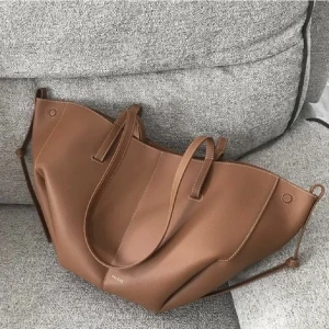 Polene cyme mini - Söker Polene Cyme Mini väskan. Hör av er om ni har en ni vill sälja! ☺️