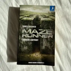 Första boken i serien! Maze runner, boken som storfilmen är baserad på. Den är i mycket bra skick🫶🏻