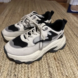 Sneakers  - Sneakers från NA-KD. 