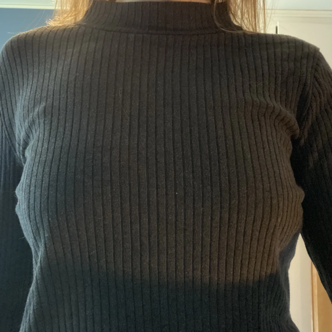 Ribbad svart polotröja! - 90