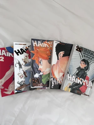 manga - 70kr styck + frakt  EJ KÖP NU!! dma mig först för att köpa!  haikyuu vol 22-26 seraph of the end vol 10&12 the promised neverland vol 4-7