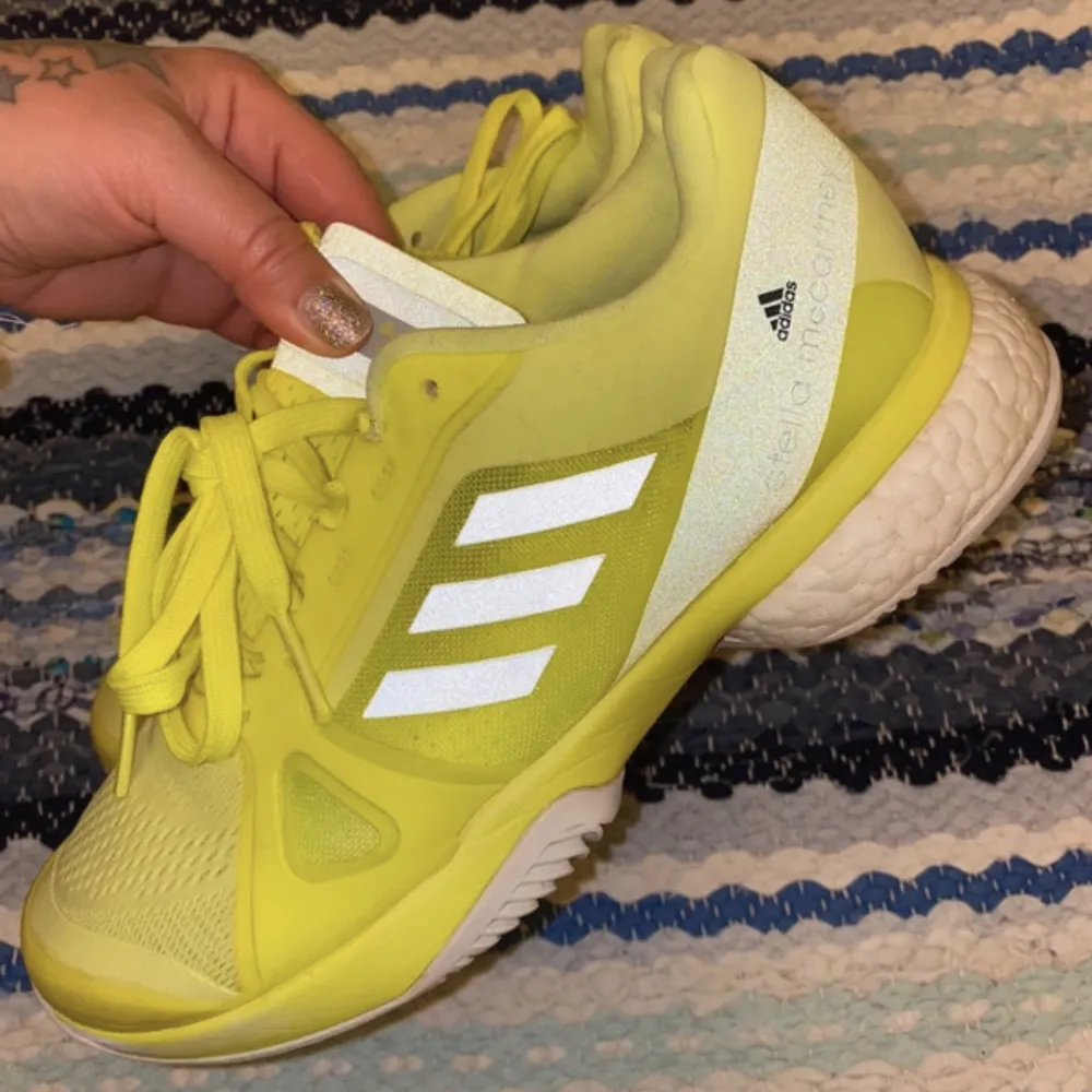 Adidas Stella McCartney Barricade skor för padel eller tennis ,40,5. Skor.