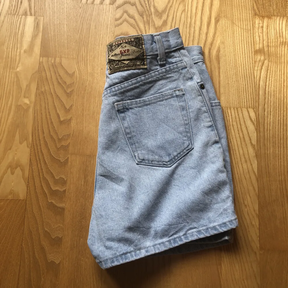 Vintage jeansshorts i väldigt fint skick. . Shorts.