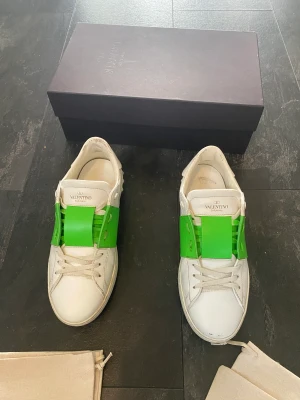 Valentino - Valentino open sneakers Strl: 41,5 Cond: 8/10