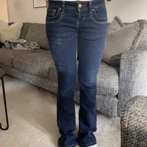 Ltb Valerie Jeans  - Mörkblåa Ltb jeans i modellen valerie. Low waist och bootcut 🫰🏼