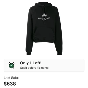 Balenciaga mode hoodie - Cond 8/10 Senast sålda på stockx såldes för 638$ (7000kr) Jag vill ha 5000kr för min. Strl.S men passar även M. Köptes från supplydrop och den är legitcheckad. Kan gå ner vid snabb affär.  Köpare står för frakt och jag skickar spårbart.