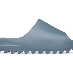 Yezzy slide Slate Marine - Helt nya, båda är deadstock🤩. Storlek 43 och 44,5. Paketpris går att fixa Kan möttas up i Stockholm