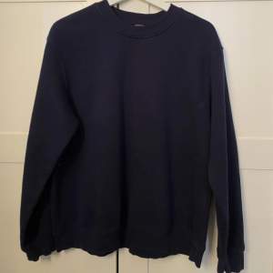 Mörkblå sweatshirt från zara!!💙💙💙💙
