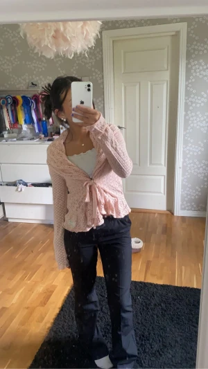 Stickad kofta - Jättesöt kofta från odd molly, aldrig använd endast testad💕 passar mig som vanligtvis bär S skriv om det är något du undrar över💞