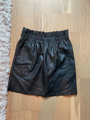 Läderkjol - Från h&m. 