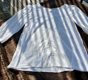 Söt blus med spets stl M - Fin blus