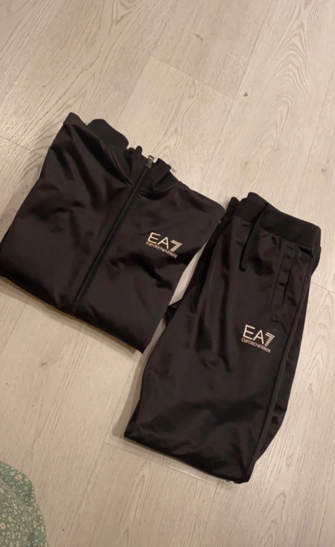 Set med byxa och tröja EA7