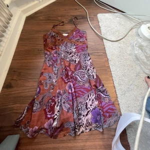 Klänning  - Klänning från Urban outfitters som är så gullig till ett par boots. Säljer för att jag känner mig obekväm i den.💞