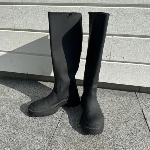 Boots - Svarta Boots från Zara i strl 38. Dem är knappt använda 🖤