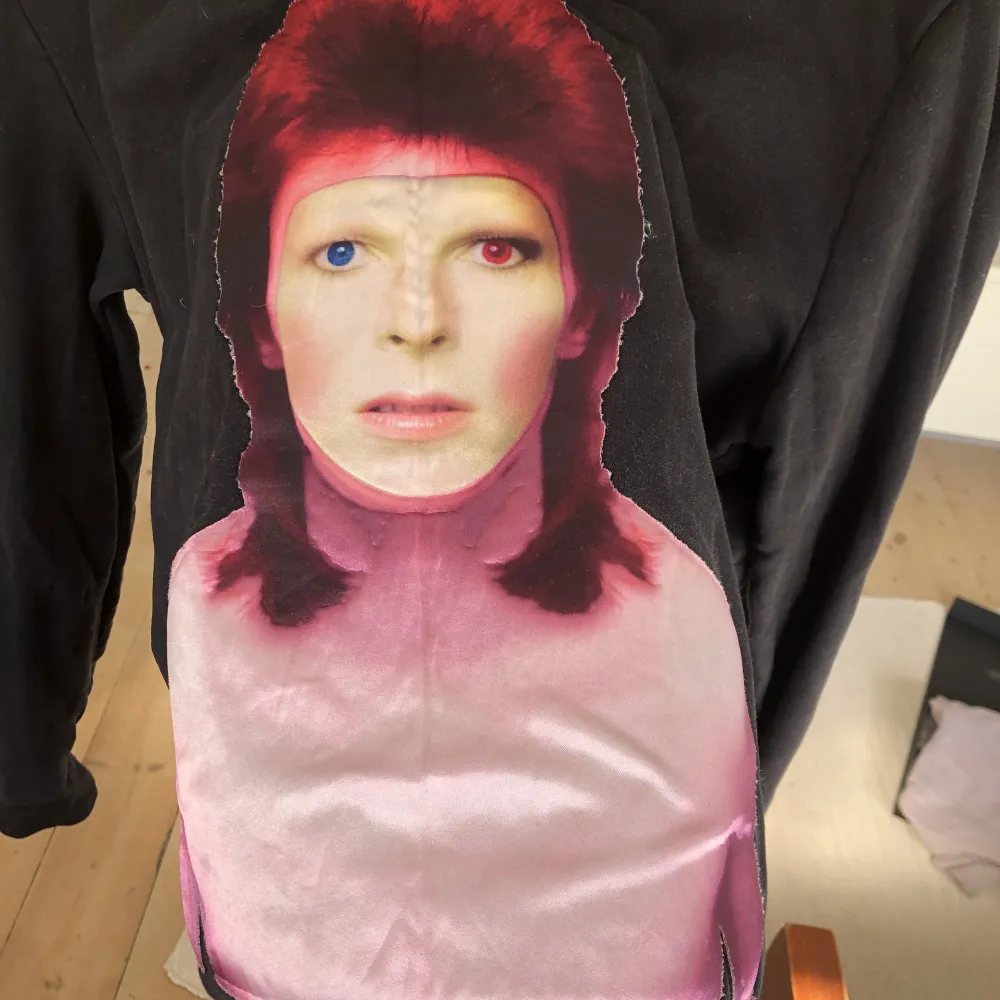 David Bowie hoodie från Limitato i strl L. Bra skick. Äkta. Tröjor & Koftor.