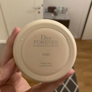 Dior puder  - Säljer mitt dior puder för att det aldrig används🫶🏼 har använt det 2 gånger så den är fortfarande full💗