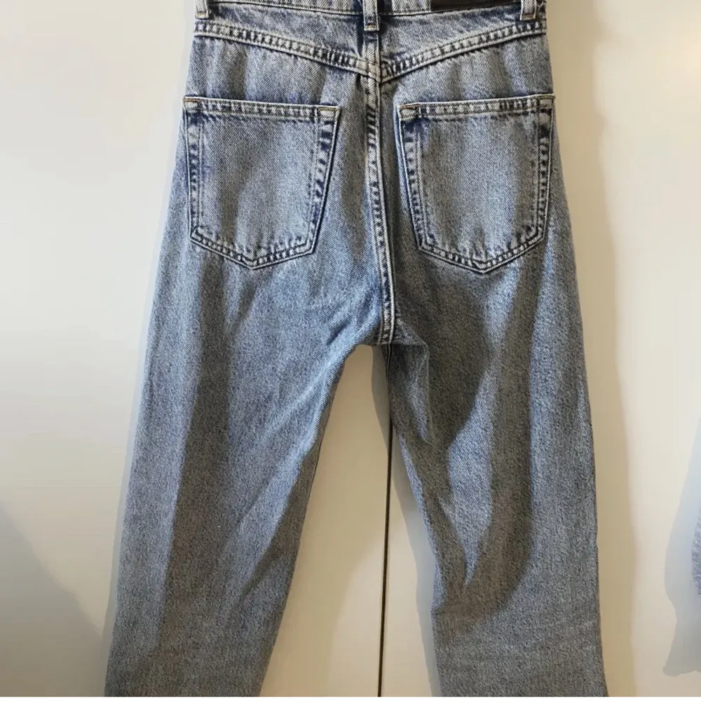 Säljer dessa Jensen från grunt! Helt nya 🩷. Jeans & Byxor.