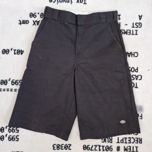 Dickies shorts - Knappt använda dickies shorts som är lite för små för mig. Bara att fråga om mått eller mer bilder Skicka gärna offers!