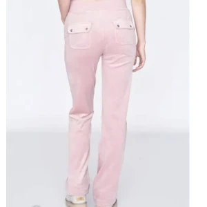 Juicy couture byxor - Säljer nu mina älskade juicy byxor. Storlek xs. Nypris är 1300 och säljer nu för 400<3