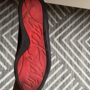 Loubitins - Helt fräsha loubitins, fråga för fler bilder. Prisduskition 7/10 skick, inlämnade hos skräddaren dock så märks inte 