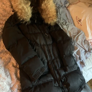 Cedrico jacka  - Säljer nu min fina Cedrico jacka då jag haft den i 1 vinter och känner att jag vill ha en ny 