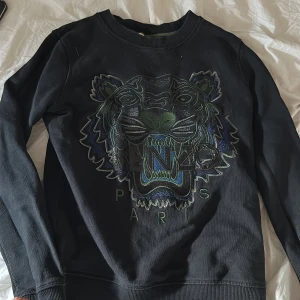 Kenzo sweatshirt - En kenzo tröja jag fått i present något år sedan. Super fint skick fortfarande.