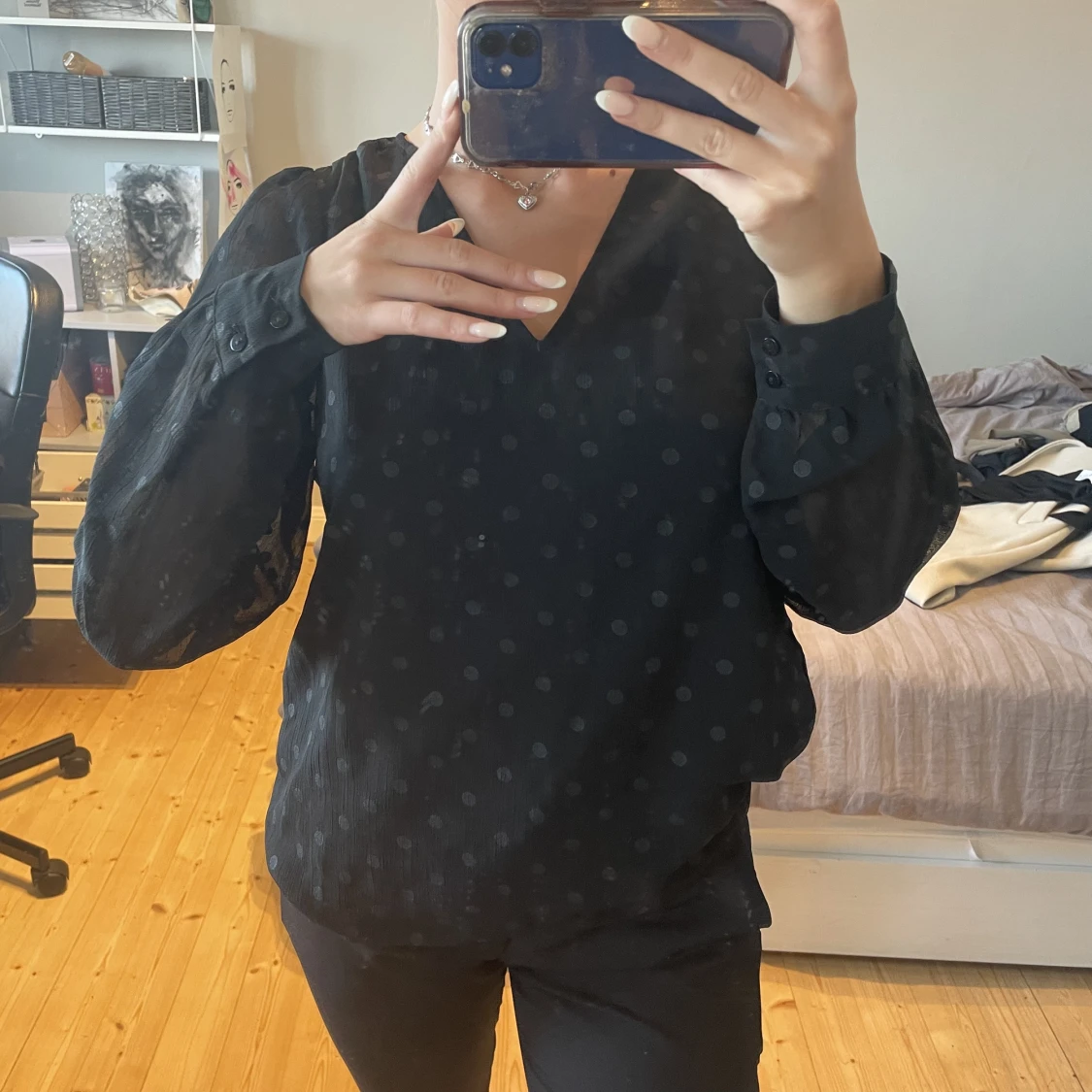 Blus från Only (prickig)