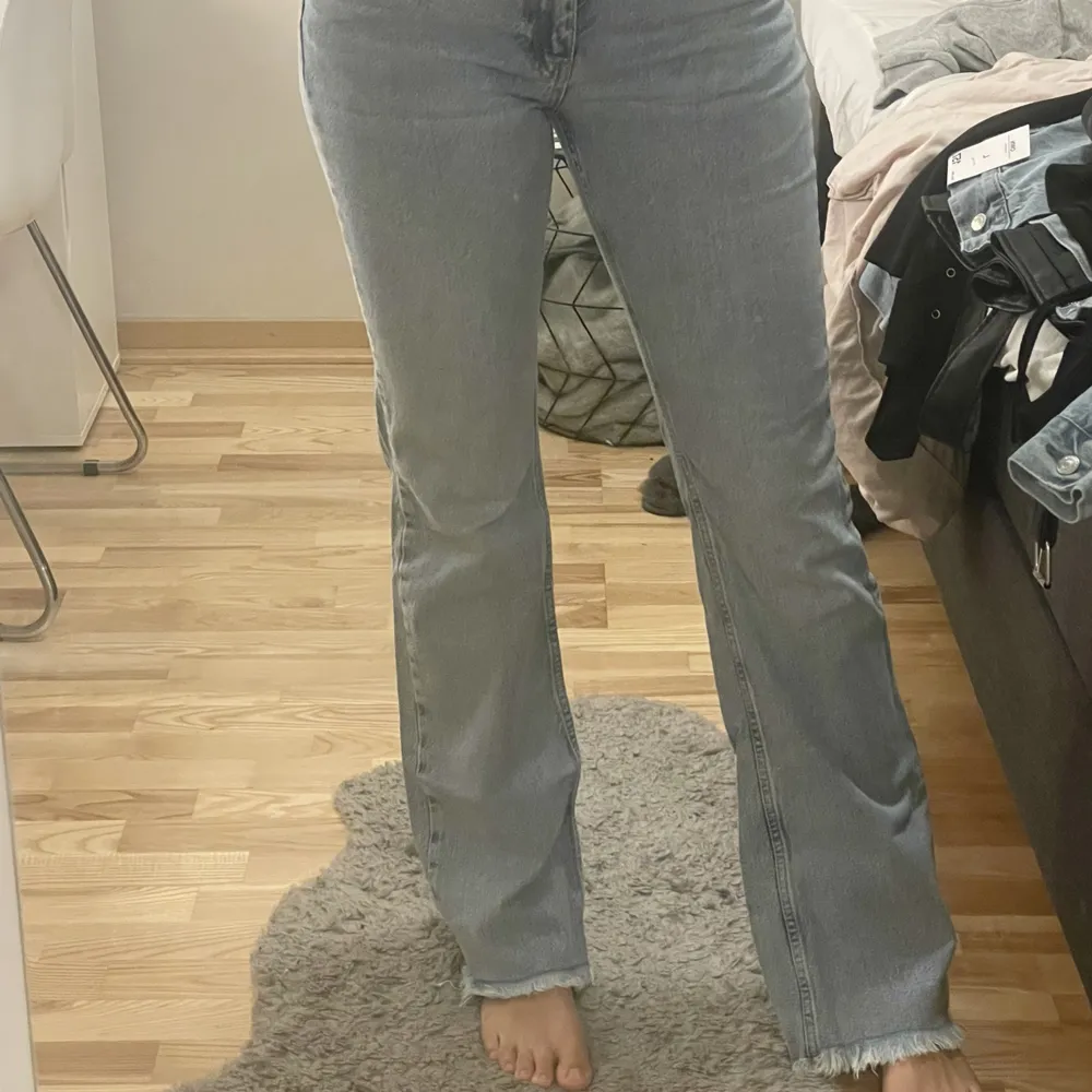 Jag är 179cm lång, storlek 40. Jeans & Byxor.