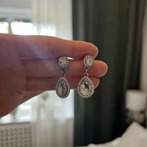 Örhängen  - Fina örhängen som använts 1 gång💕