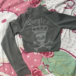 Kofta - Så cool kofta, passar xs/s Inga defekter. Köp sker via ”köp nu”