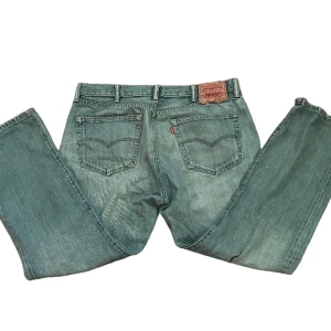 Baggy 501 - Levis 501 i storlek 38 så beror på hur man vill att dom ska sitta och på mig sitter dom baggy som är S❤️bra skick men finns tecken på användning 😊