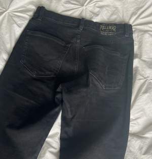 Pull and bear jeans, storlek 34 nästa som nya 