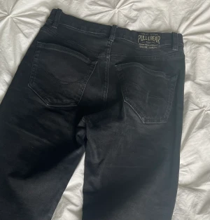 Jeans  - Pull and bear jeans, storlek 34 nästa som nya 